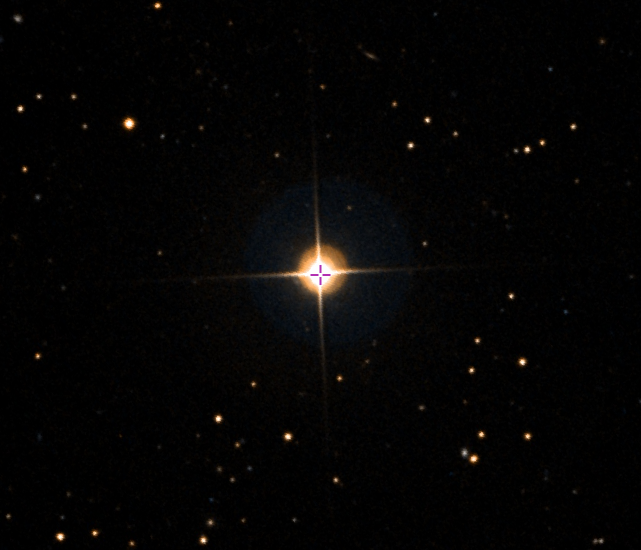 Una estrella similar al Sol brilla desde la constelación de la Osa Mayor