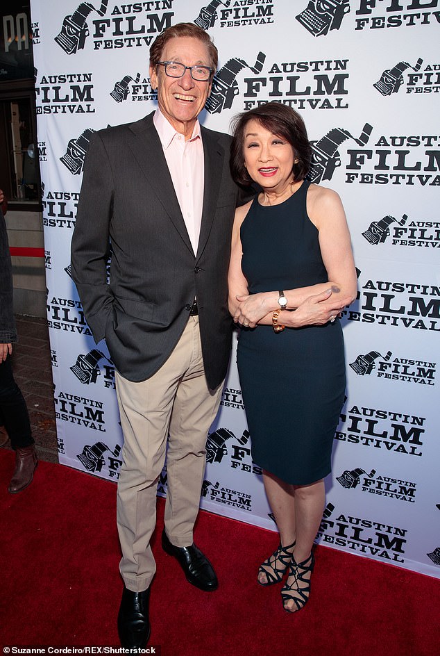 Povich y su esposa, la presentadora de noticias de celebridades Connie Chung, de 75 años, fueron capturados en Texas en 2019.