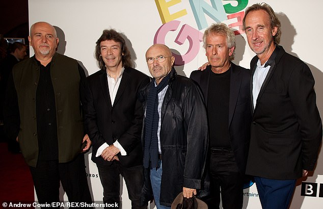 Momento en la historia: el miembro fundador Peter Gabriel (extremo izquierdo) no fue parte de los espectáculos de reunión (en la foto con el guitarrista Steve Hackett en 2014)