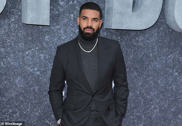 Drake retiró su trabajo de la escuela después de acusar a la Academia de Grabación, con la que ha estado discutiendo durante mucho tiempo, de clasificar su música en categorías de rap porque es negro.