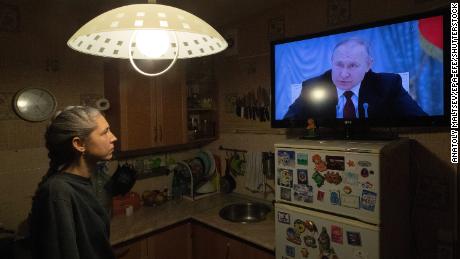 Rusos en ignorancia sobre el estado real de la guerra en medio de la cobertura mediática orwelliana del país