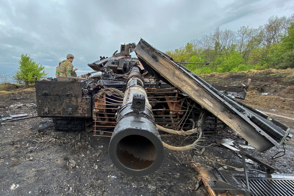 El tanque de batalla principal ruso T-90M Proryv destruido por las fuerzas armadas ucranianas.