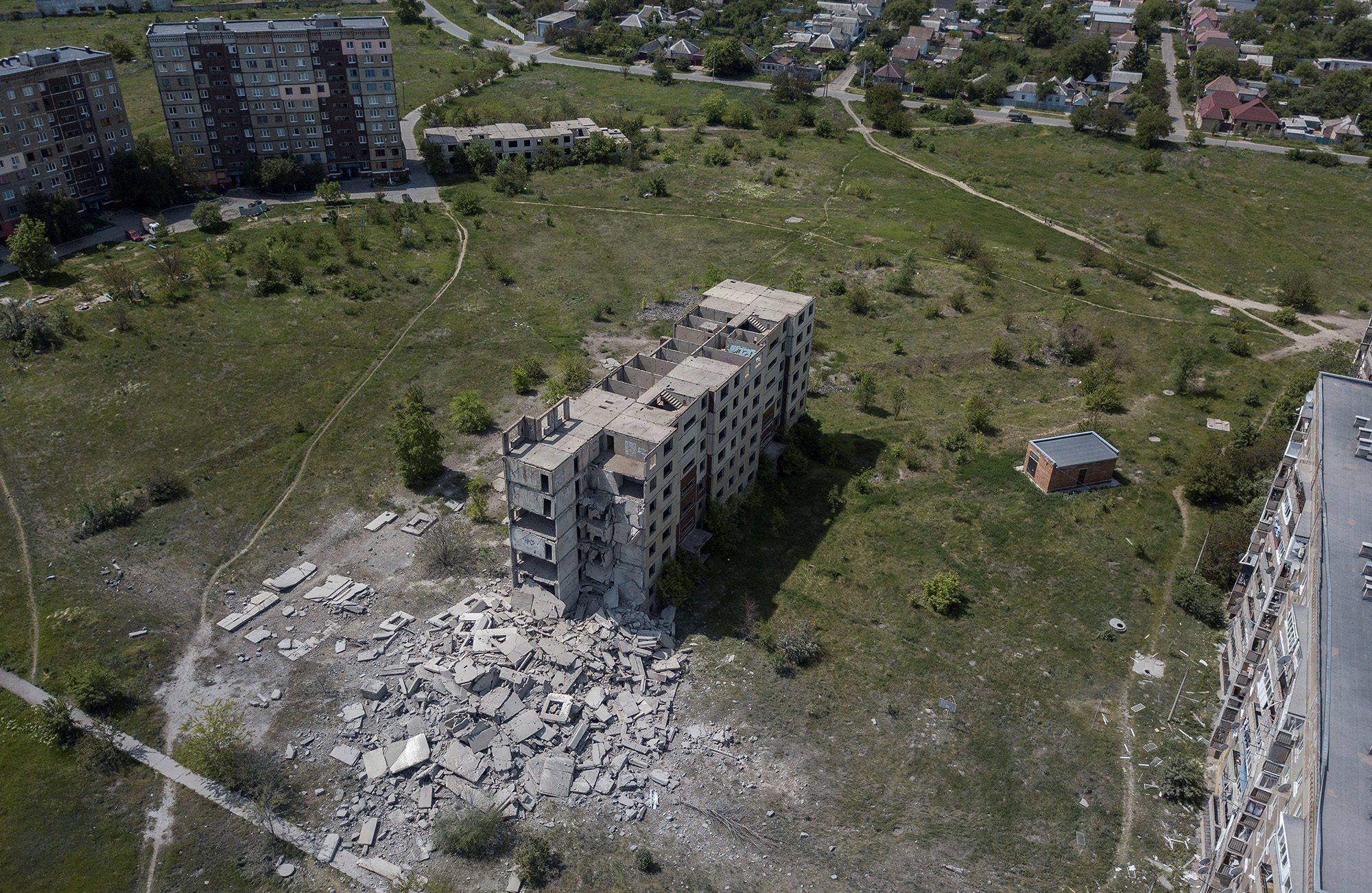 Un edificio dañado en un ataque con misiles en la ciudad de Kramatorsk, región de Donetsk, Ucrania, el 26 de mayo.