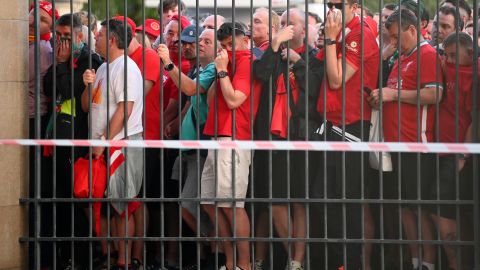 Los fanáticos del Liverpool tuvieron problemas para ingresar al estadio antes del partido. 