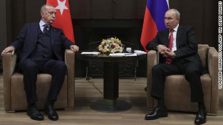 El presidente ruso Vladimir Putin se reúne con su homólogo turco Recep Tayyip Erdogan en Sochi el 29 de septiembre de 2021. 