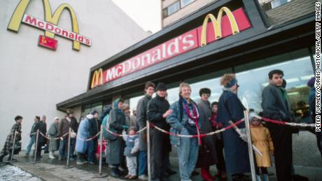 Muere la teoría de la paz de McDonald's, un día oscuro para el capitalismo