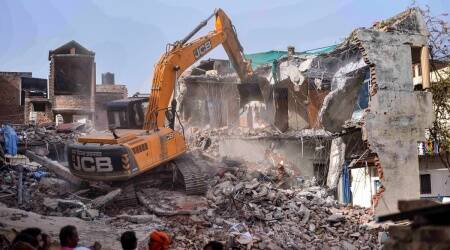 Rekha Sharma escribe: La excavadora en Prayagraj es un desafío...