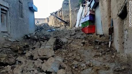 El terremoto ocurrió a la 1:24 am, 46 km al suroeste de la ciudad de Khost.