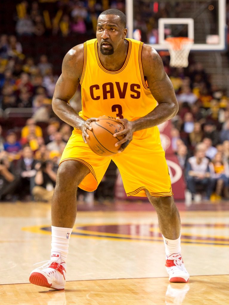 Kendrick Perkins jugando para los Cavaliers en 2015.