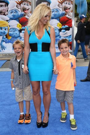 Britney Spears con sus hijos Sean Preston y Jaden Federline Estreno de Los Pitufos 2, Los Ángeles, EE. UU. - 28 de julio de 2013