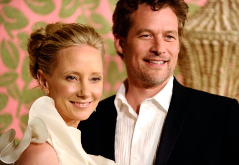 Heche y su novio James Tupper llegaron a una recepción de los premios Emmy en 2010. Tuvieron a su hijo Atlas.