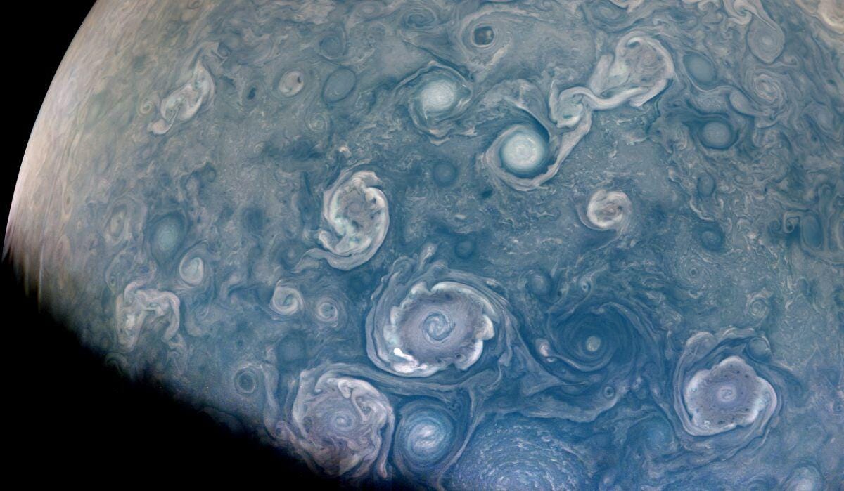 Imagen de la NASA de vórtices similares a vórtices que representan tormentas gigantes en Júpiter.