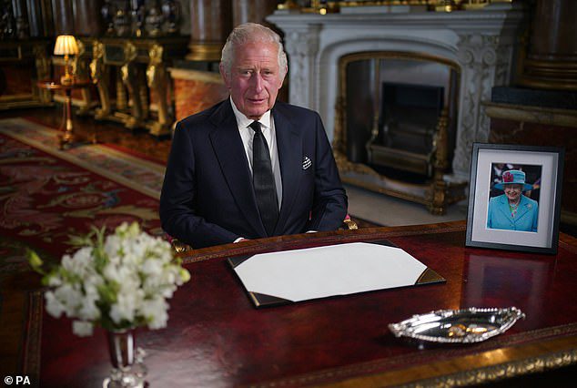 El rey Carlos III emitió una orden para que la Reina celebrara un período 