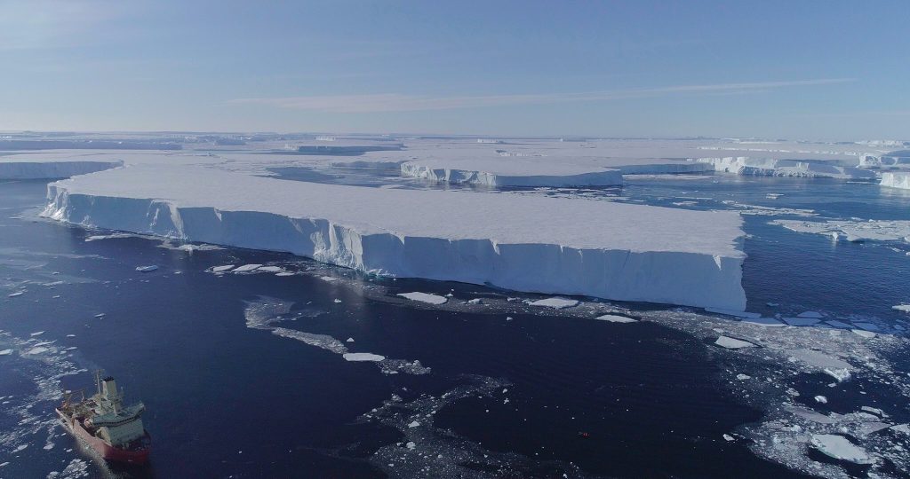 Según los científicos, es probable que el glaciar caiga al mar dentro de tres años.  