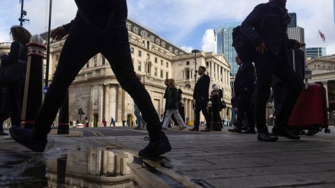 El Banco de Inglaterra intervino esta semana en el mercado de bonos para restaurar la confianza en los activos británicos. 