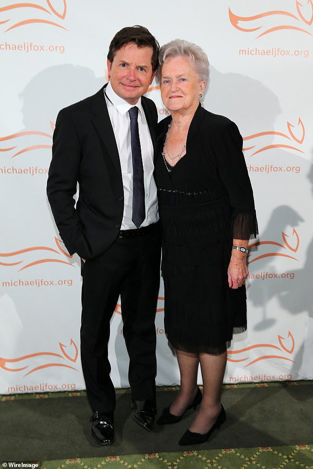 Tristes noticias: Michael J. Fox informa que su madre, Phyllis Fox, falleció a la edad de 92 años el 24 de septiembre;  Fotografiado en 2014