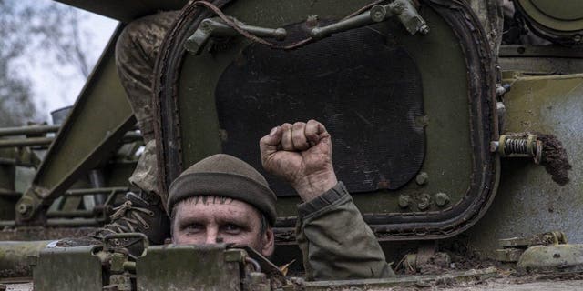 Fuerzas ucranianas en Izyum, Óblast de Kharkiv, Ucrania, después de la retirada de las fuerzas rusas de la ciudad el 16 de septiembre de 2022.